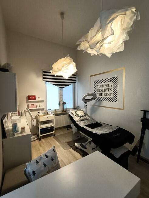 Kosmetolog, stylistka brwi, wizażystka