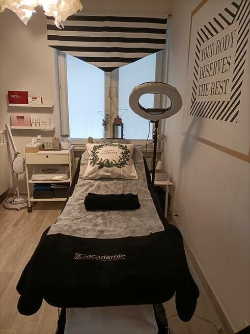 Kosmetolog, stylistka brwi, wizażystka