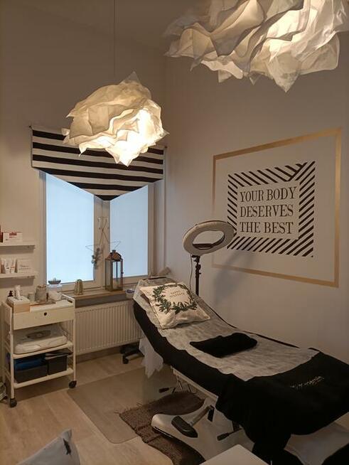 Kosmetolog, stylistka brwi, wizażystka