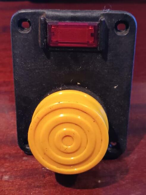 Przełącznik nożny Brevettato - 660V firmy włoskiej.