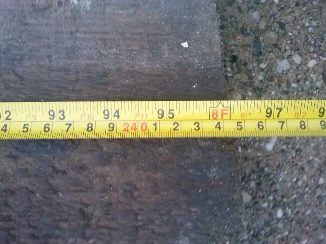 Belki i deski drewniane, 120 zł całość.