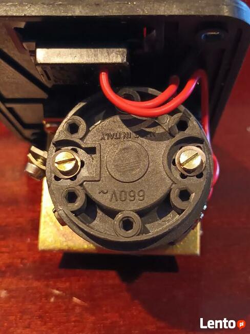 Przełącznik nożny Brevettato - 660V firmy włoskiej.