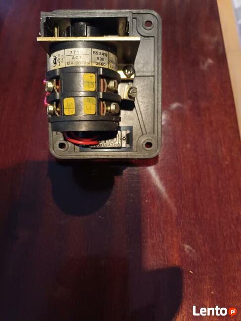 Przełącznik nożny Brevettato - 660V firmy włoskiej.