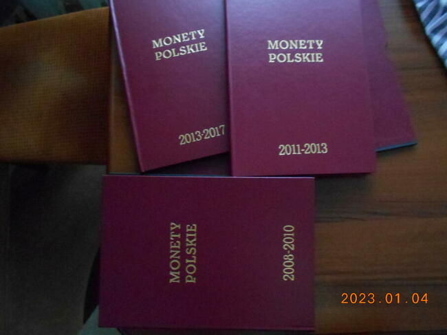 Kupię rocznikowe klasery monet polskich.