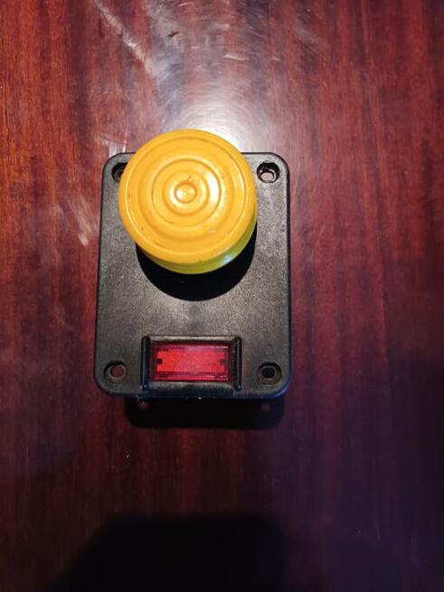 Przełącznik nożny Brevettato - 660V firmy włoskiej.