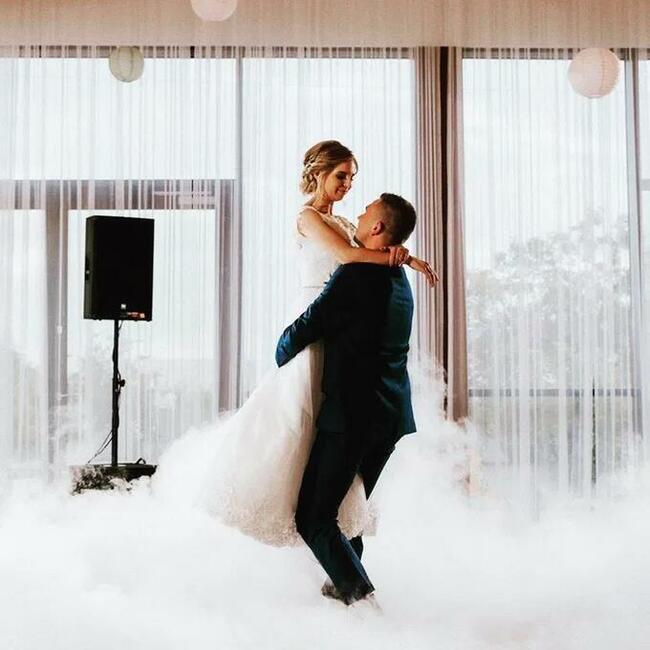 Ciężki dym na pierwszy taniec , taniec w chmurach