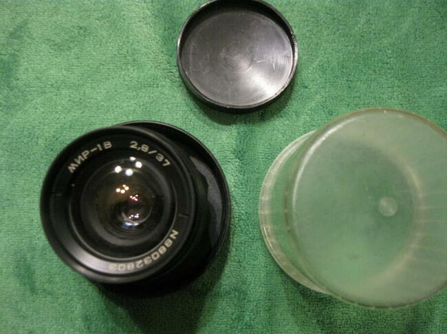 Obiektyw szerokokątny MIR - 1 B F- 2,8 / 37 mm M42x1