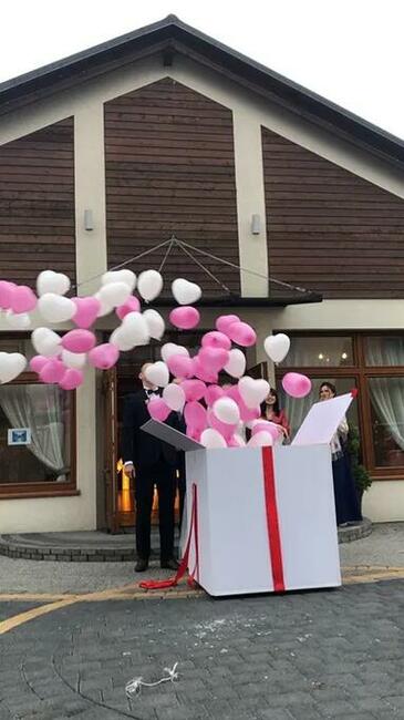 Balony z helem, balony led, ślub, wesele, skrzynia/pudło z b