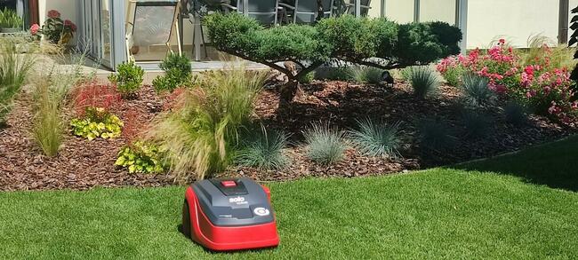 Zakładanie trawników i ogrodów montaż robotów koszących