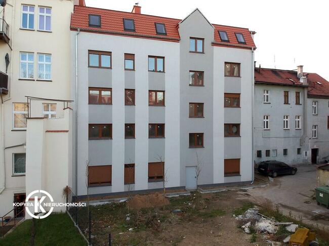 Kamienica 17 mieszkan 2 lokale uslugowe