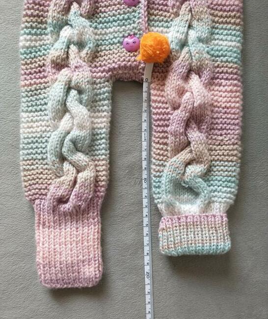 Ręcznie robiony kombinezon niemowlęcy z kapturem - stworek