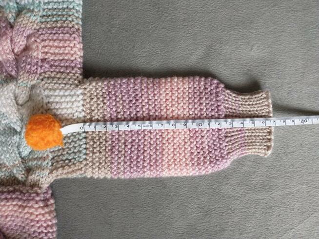 Ręcznie robiony kombinezon niemowlęcy z kapturem - stworek