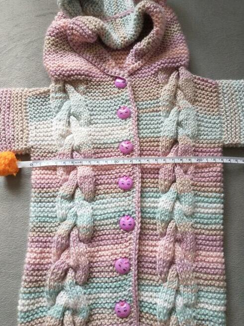 Ręcznie robiony kombinezon niemowlęcy z kapturem - stworek