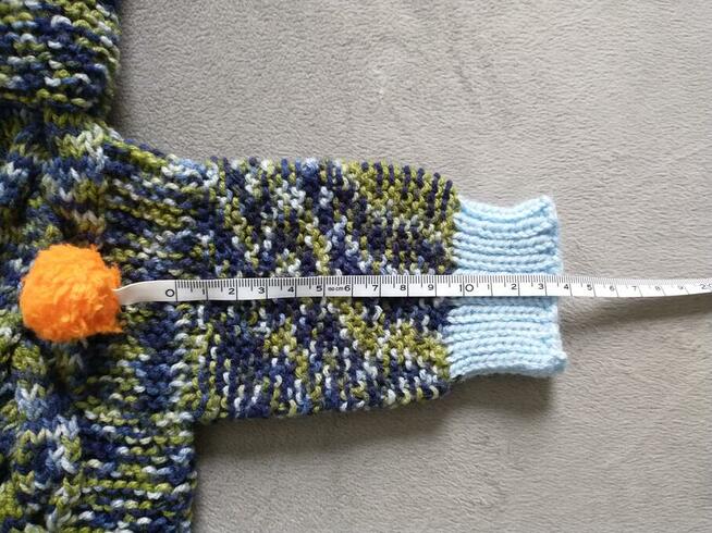 Ręcznie robiony kombinezon niemowlęcy z kapturem - morek