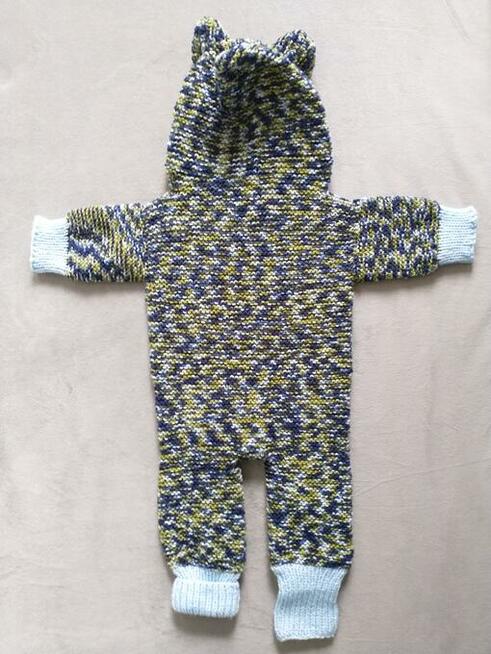 Ręcznie robiony kombinezon niemowlęcy z kapturem - morek