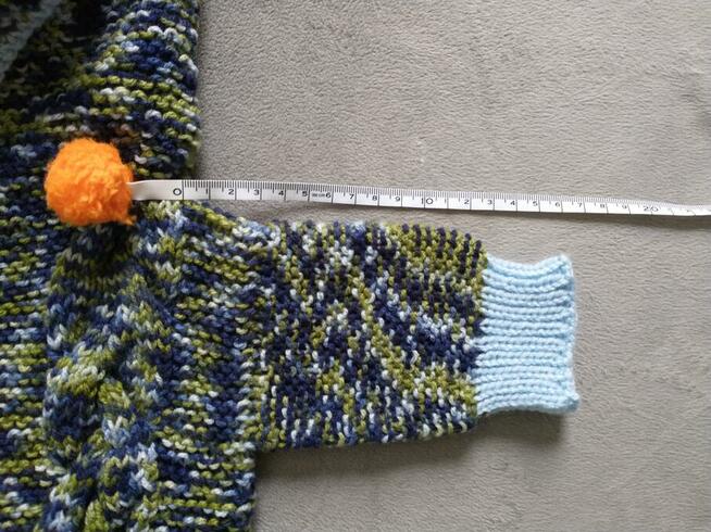 Ręcznie robiony kombinezon niemowlęcy z kapturem - morek