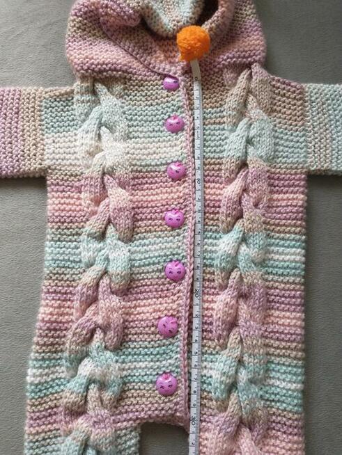 Ręcznie robiony kombinezon niemowlęcy z kapturem - stworek