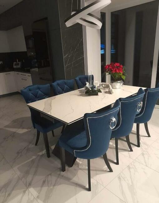 Krzesło tapicerowane czarne pikowane z kołatką glamour