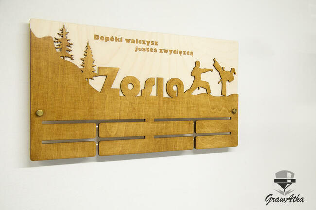 Wieszak na Medale 70cm Drewniany Personalizowany GrawAtka