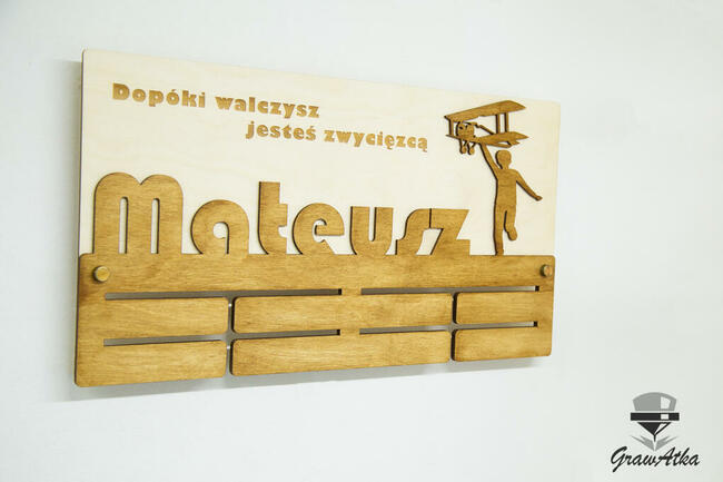 Wieszak na Medale 70cm Drewniany Personalizowany GrawAtka