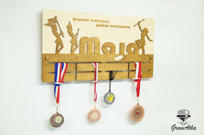 Wieszak na Medale 70cm Drewniany Personalizowany GrawAtka