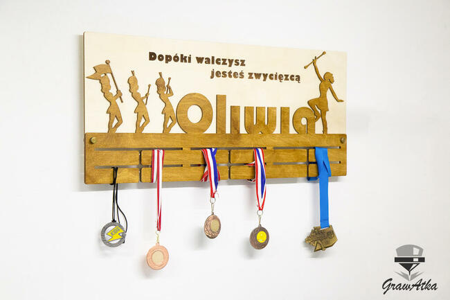 Wieszak na Medale 70cm Drewniany Personalizowany GrawAtka