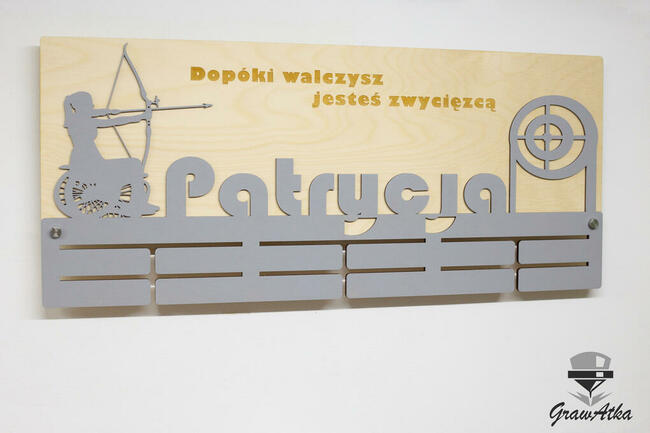 Wieszak na Medale 70cm Drewniany Personalizowany GrawAtka