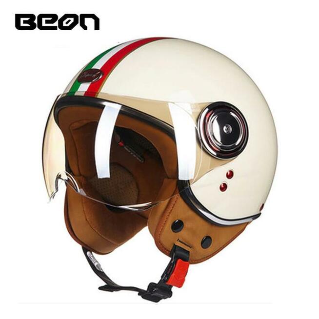Kask motocyklowy na skuter.