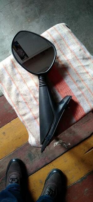 Sprzedam lusterko lewe skuter Piaggo i części Honda CN250