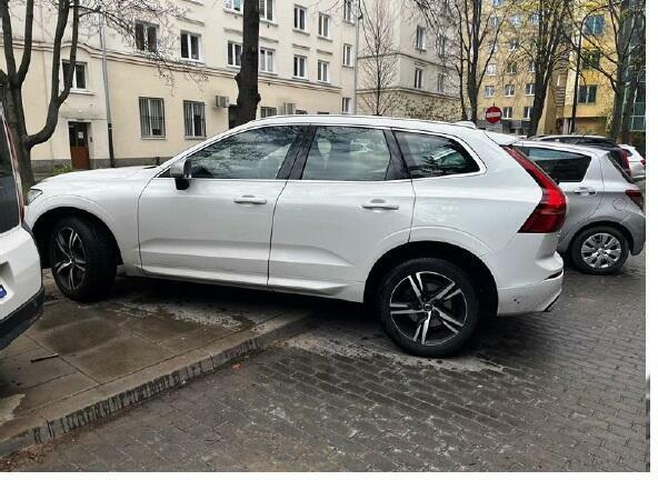 Syndyk sprzeda Volvo XC60 - silnik D4 - Polski Salon!