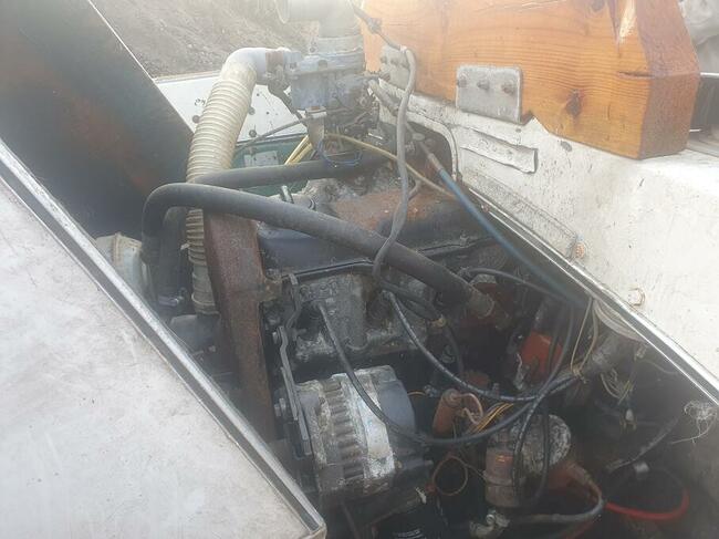 Sprzedam łódź motorową do remontu