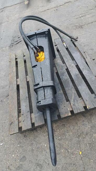 Młot do koparko-ładowarki lub koparki