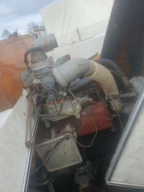 Sprzedam łódź motorową do remontu