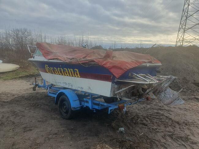 Sprzedam łódź motorową do remontu