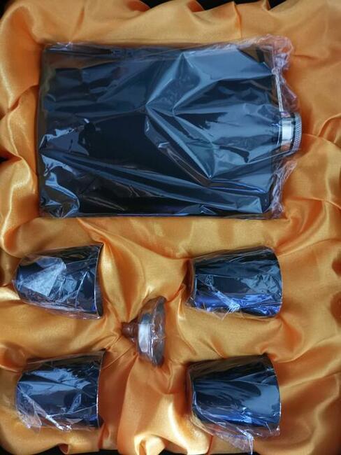 Zestaw Piersiówka, kieliszki i lejek 6-4211 Gentelo