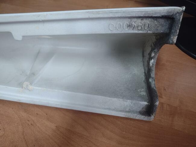 Postument pod umywalkę