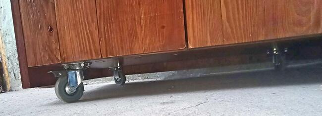 Szafka kuchenna (wózek kuchenny) na kółkach, solidna, drewni