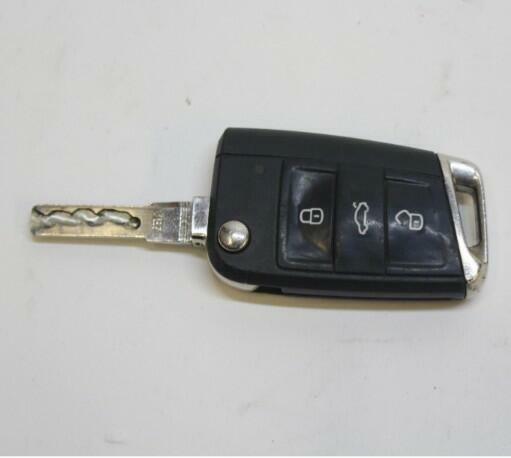 Awaryjne otwieranie drzwi auta