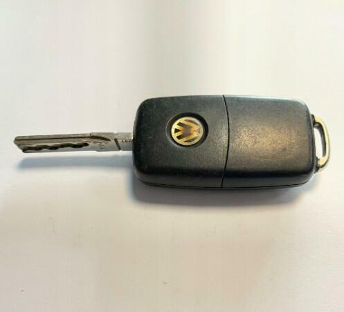 Awaryjne otwieranie drzwi auta