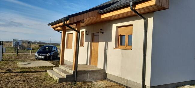 Dom wolnostojący ,przytulny w cichej okolicy !!!