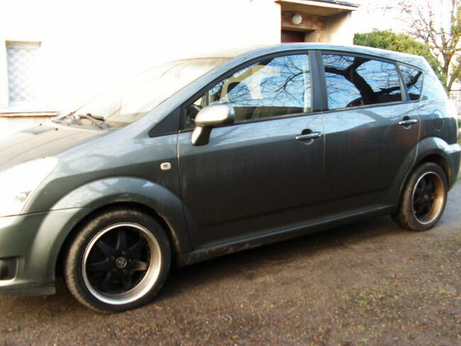 samochód osobowy Toyota Corolla Verso