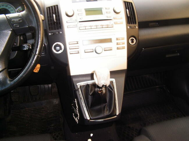 samochód osobowy Toyota Corolla Verso