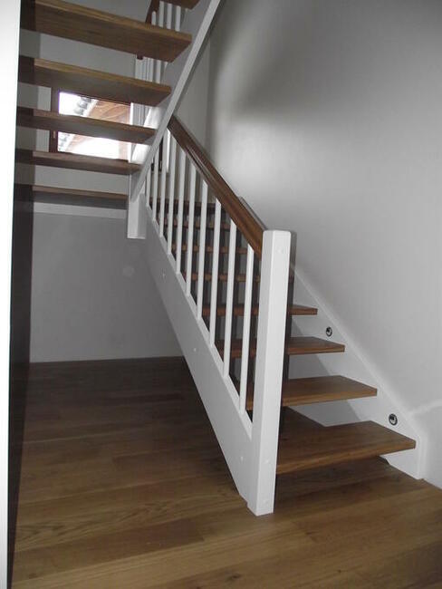 Schody i podłogi z drewna. Legar-stolarstwo