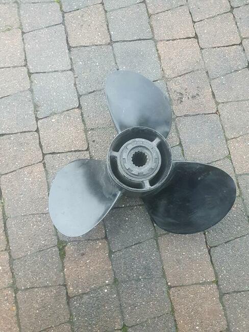 Sprzedam łódź motorową do remontu