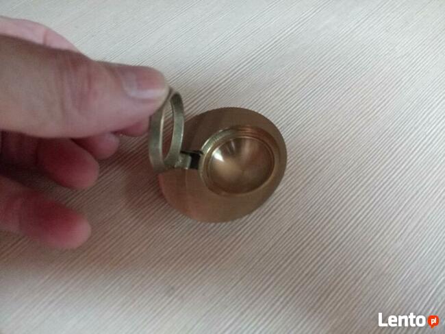 Sprzedam mosiężny uchwyt meblowy wpuszczany.