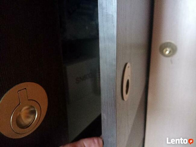 Sprzedam mosiężny uchwyt meblowy wpuszczany.