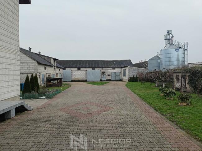 Malowniczy dom na wsi z dużą działką wśród zieleni