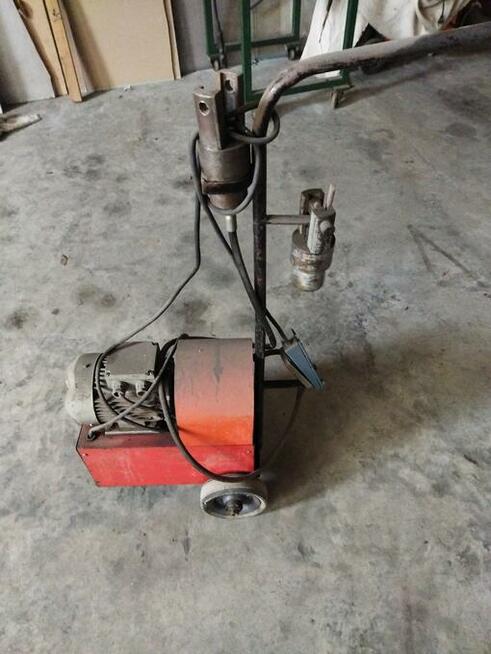 Hydrauliczna zaciskarka