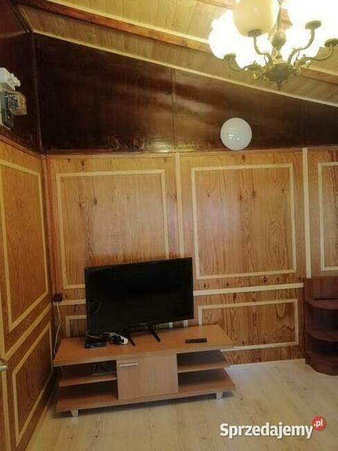 Domek Borsuk w lesie nad jeziorem Sasek Wielki Nocleg Mazury