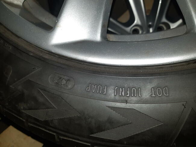 Sprzedam dwie opony letnie 225-55-17